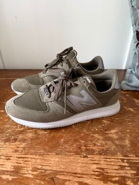 New Balance women’s 420 Olive Green Runner Sneakers 7.5